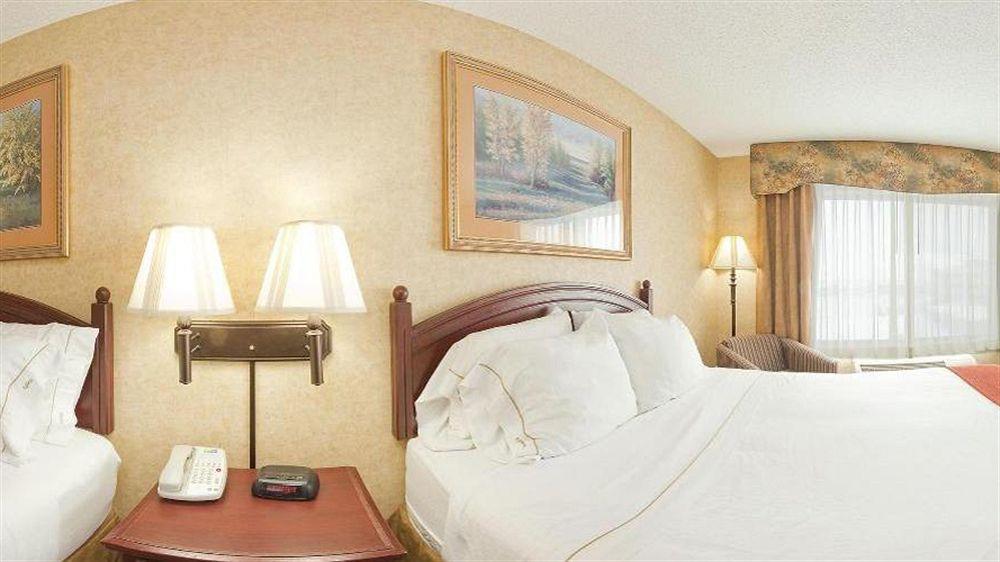Holiday Inn Express Hotel & Suites Bismarck By Ihg Extérieur photo