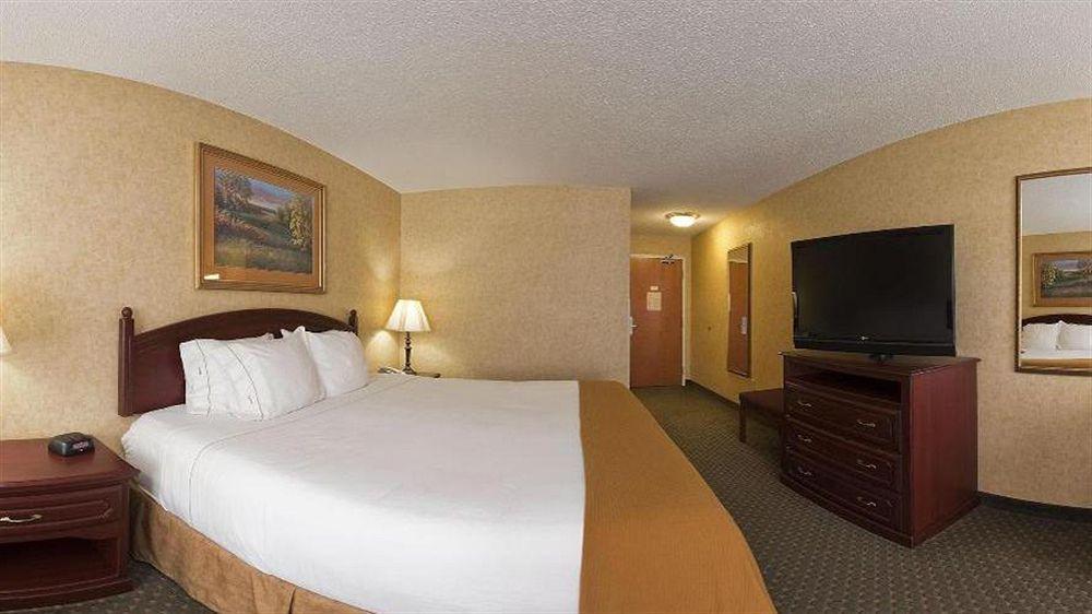Holiday Inn Express Hotel & Suites Bismarck By Ihg Extérieur photo