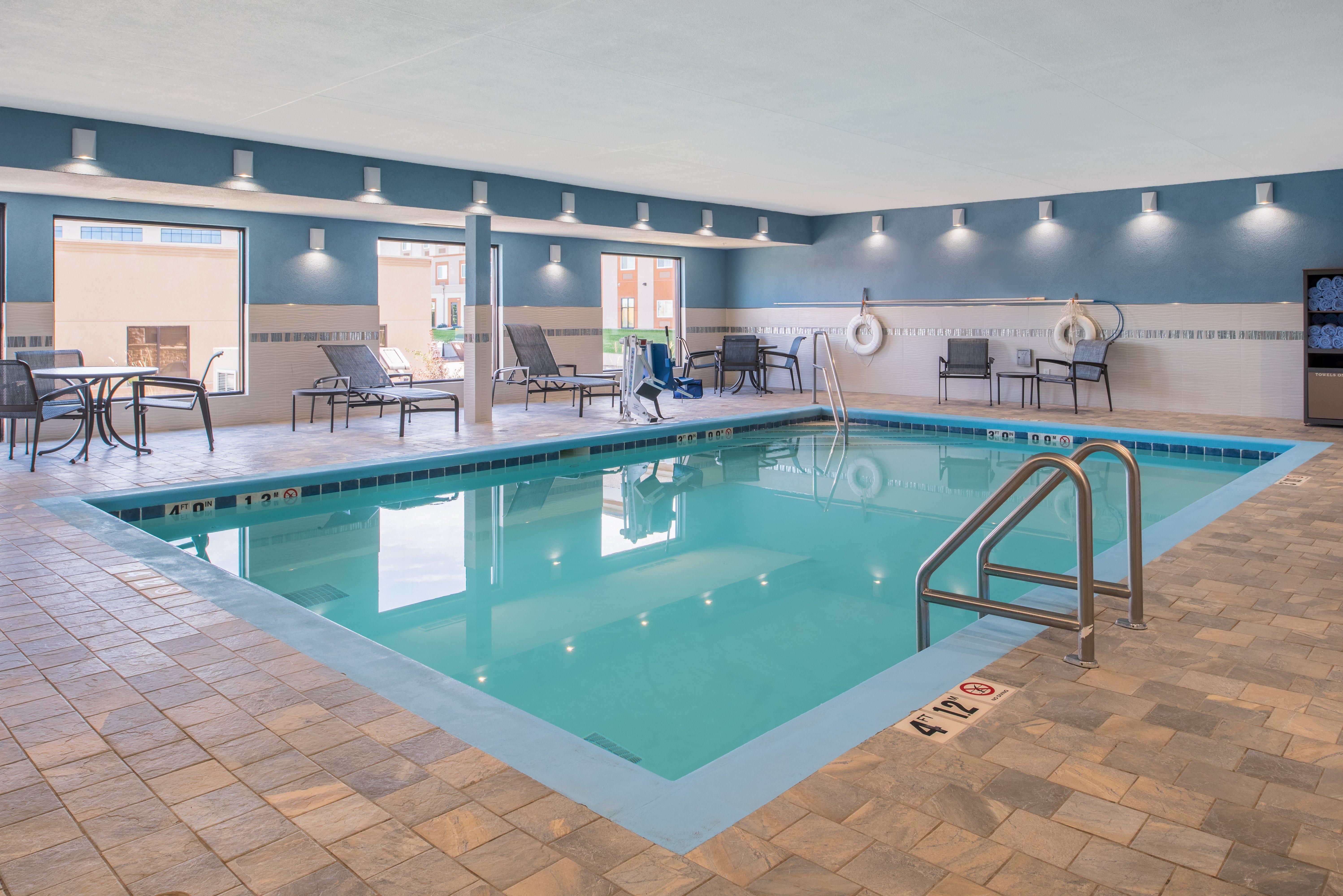 Holiday Inn Express Hotel & Suites Bismarck By Ihg Extérieur photo