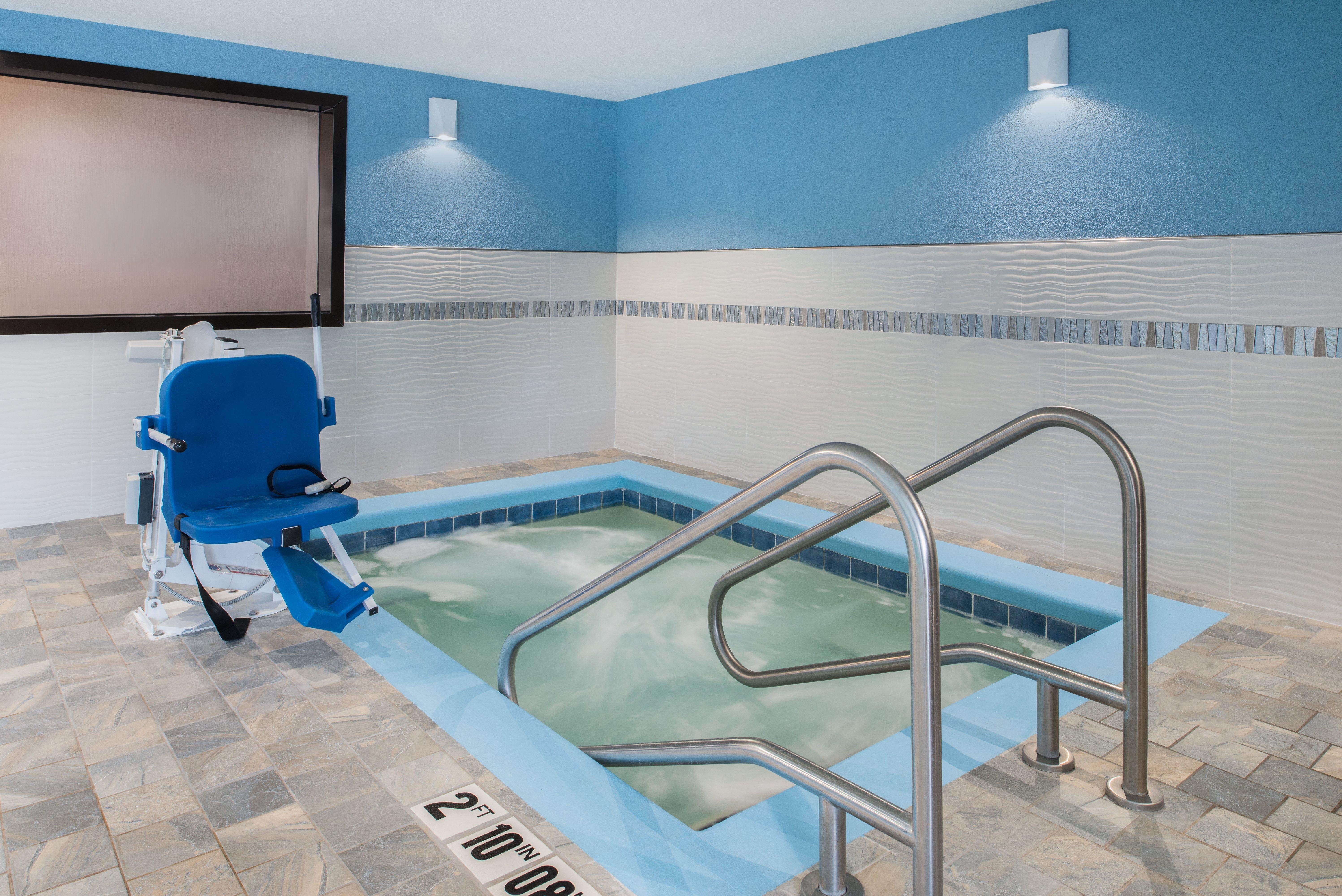 Holiday Inn Express Hotel & Suites Bismarck By Ihg Extérieur photo