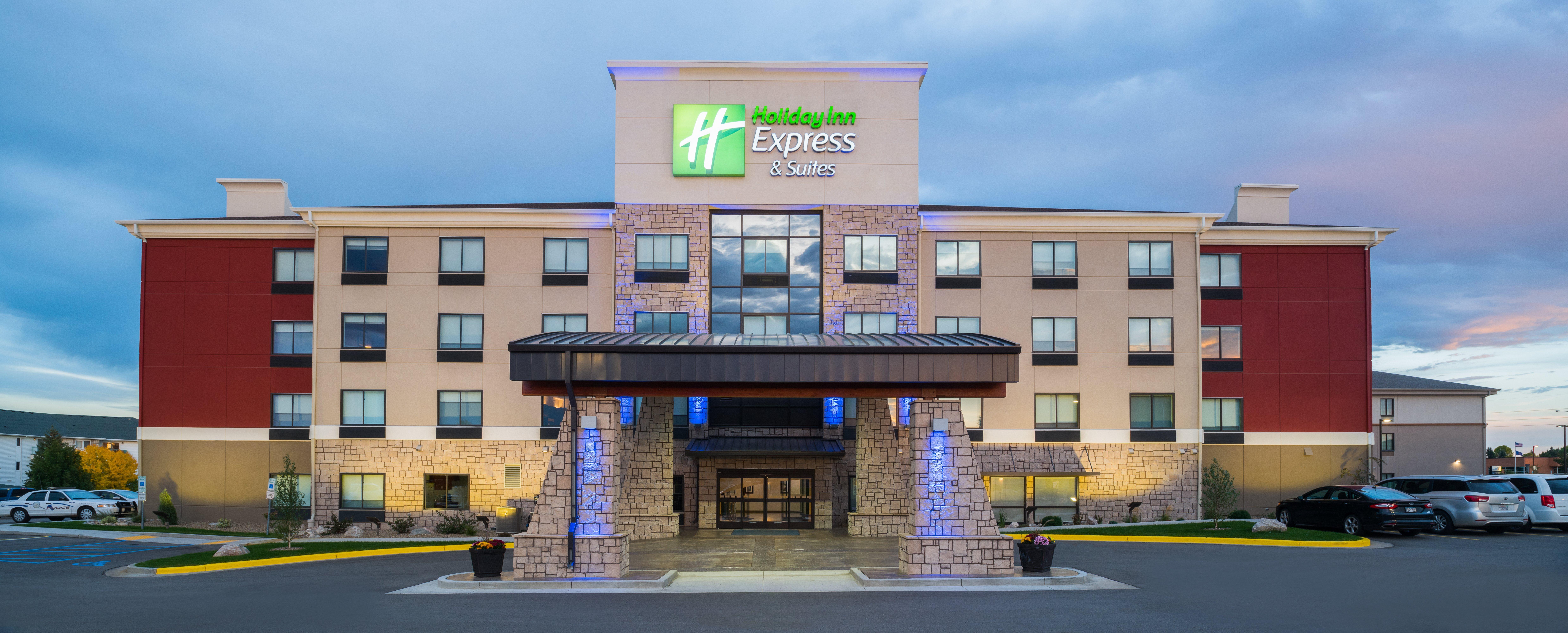 Holiday Inn Express Hotel & Suites Bismarck By Ihg Extérieur photo