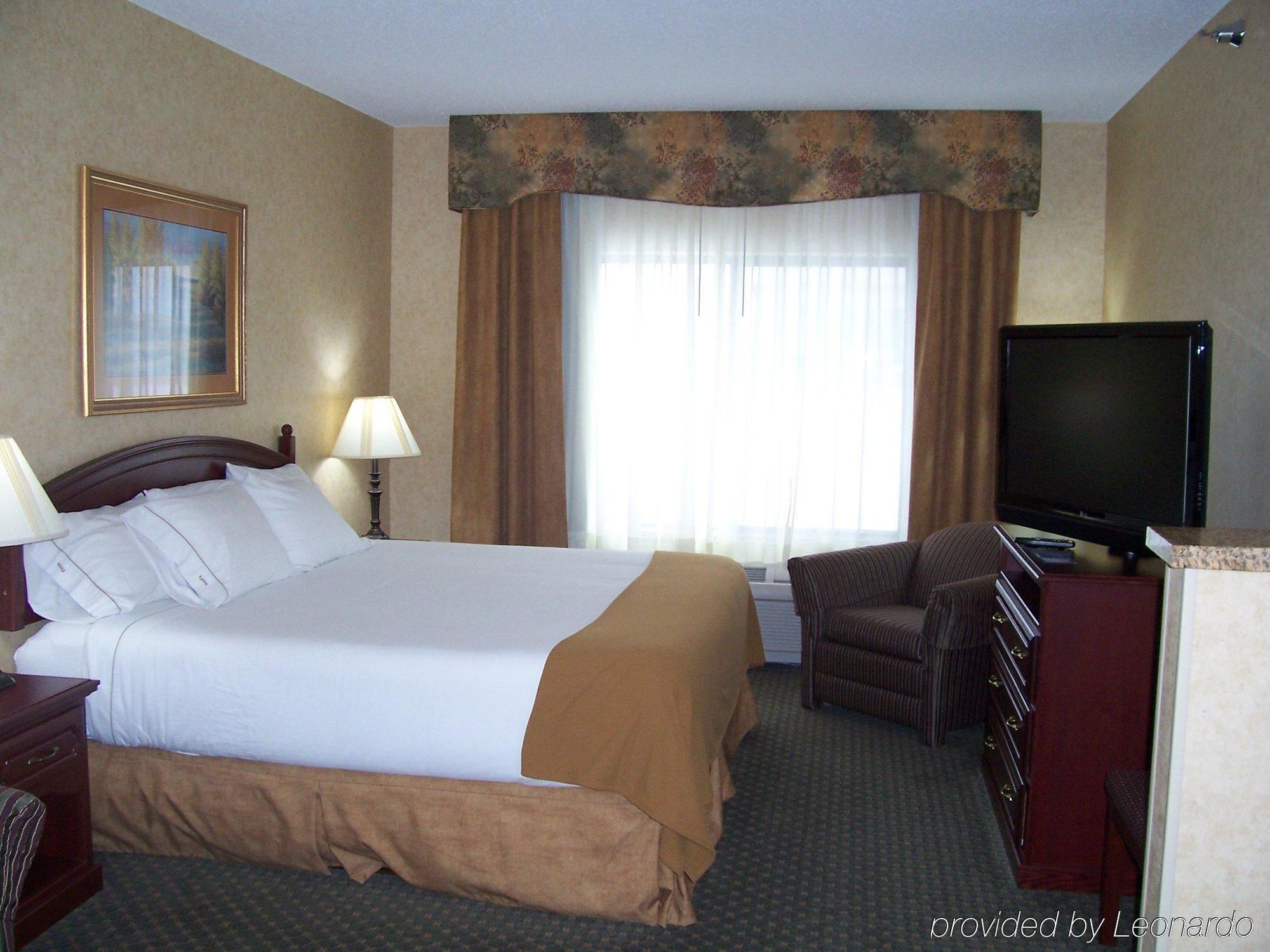 Holiday Inn Express Hotel & Suites Bismarck By Ihg Chambre photo