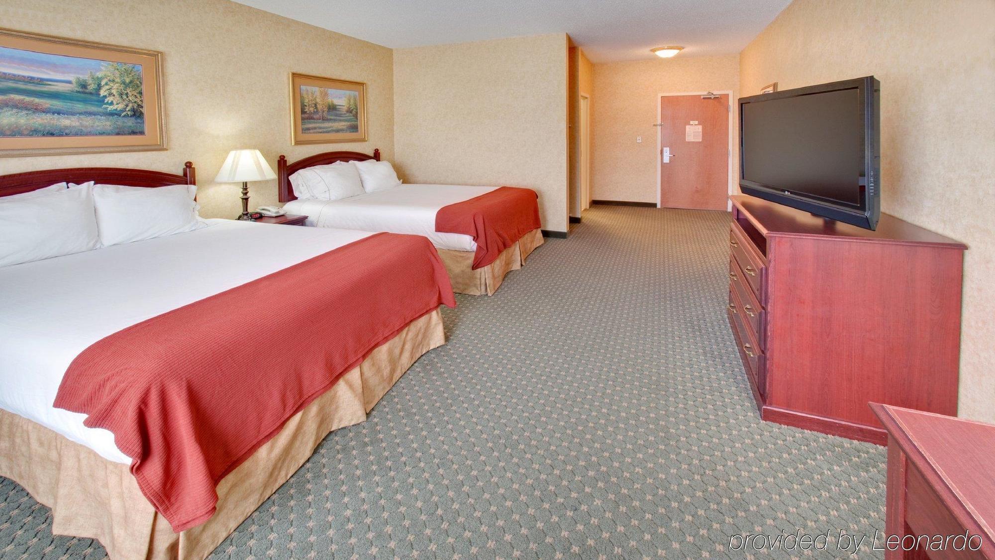 Holiday Inn Express Hotel & Suites Bismarck By Ihg Chambre photo