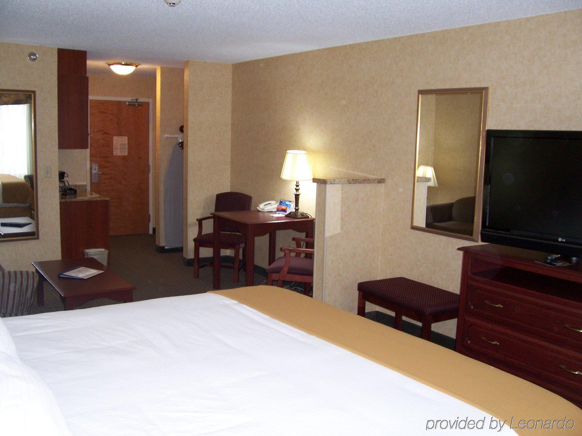 Holiday Inn Express Hotel & Suites Bismarck By Ihg Chambre photo