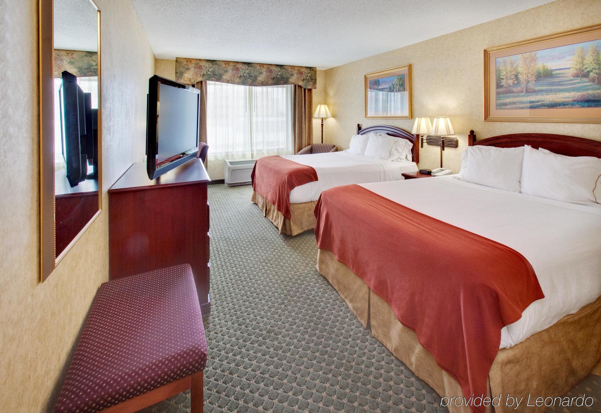 Holiday Inn Express Hotel & Suites Bismarck By Ihg Chambre photo